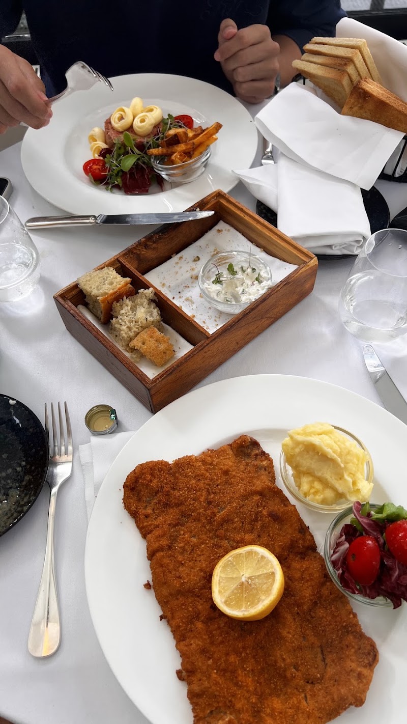 Le Bistro Esplanade - Le Bistro Esplanade Mihanovićeva ul. 1, 10000, Zagreb, Croatia