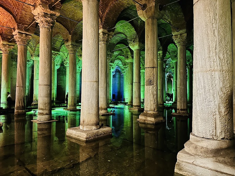 Basilica Cistern - Basilica Cistern Alemdar, Yerebatan Cd. 1/3, 34110 Fatih/İstanbul, Türkiye