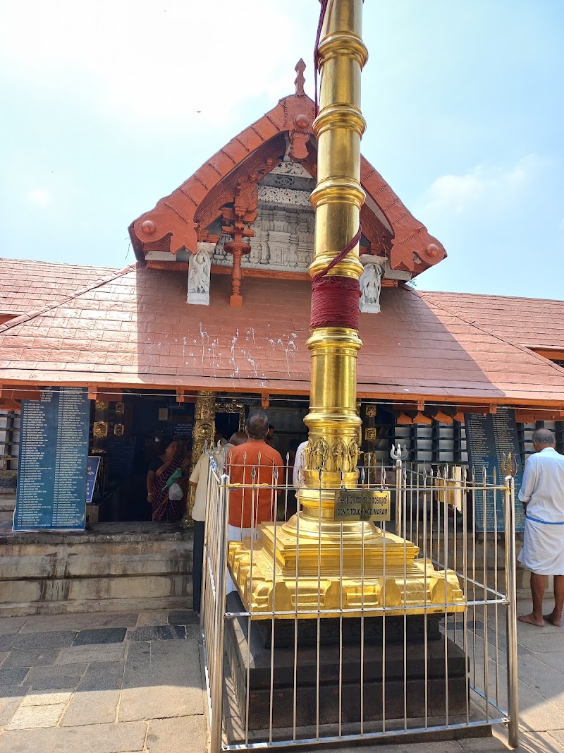 Ernakulam Siva Temple Vadake Nada - Ernakulam Siva Temple Vadake Nada, X79J+PXC, Government Press Rd, Marine Drive, Ernakulam, Kochi, Kerala 682011, India