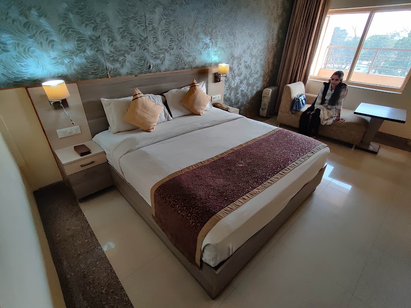 Days Hotel Neemrana Jaipur Highway - Days Hotel Neemrana Jaipur Highway, M-4, RIICO Industrial Area, Shajahanpur, Shahjahanpur, Rajasthan 301706, India