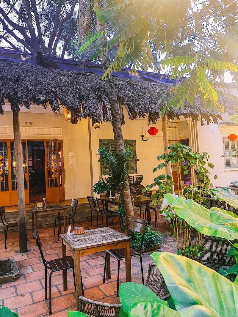 Nhà Bar