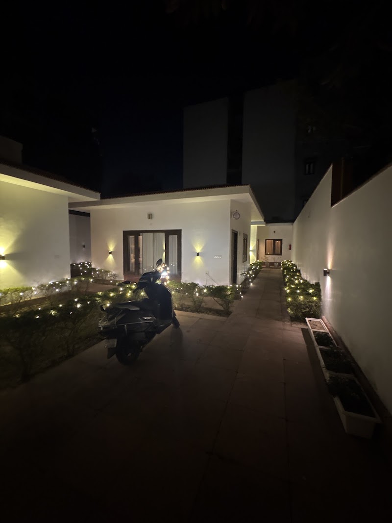 R Cottages- Mini Retreat Near New Delhi Airport - R Cottages- Mini Retreat Near New Delhi Airport D-32, Nangal Dewat, Sector D, Vasant Kunj, New Delhi, Delhi 110070, India