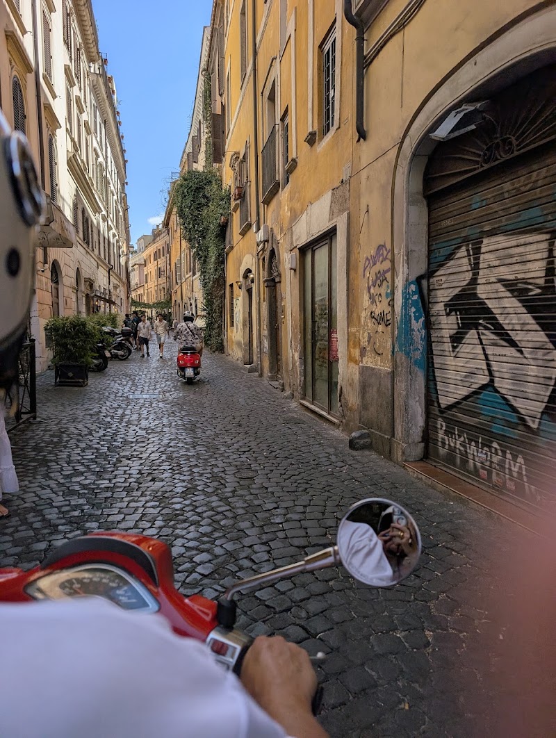 VESPA TOUR OF ROME - ROME BY VESPA - VESPA TOUR OF ROME - ROME BY VESPA, Via della Madonna dei Monti, 00184 Roma RM, Italy