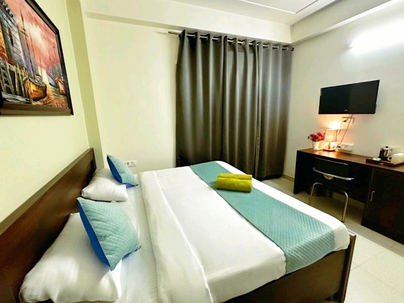Hotel O by OYO THE VIRAAT - Hotel O by OYO THE VIRAAT HOMES-121, Sector 121, Noida, Uttar Pradesh 201316, India