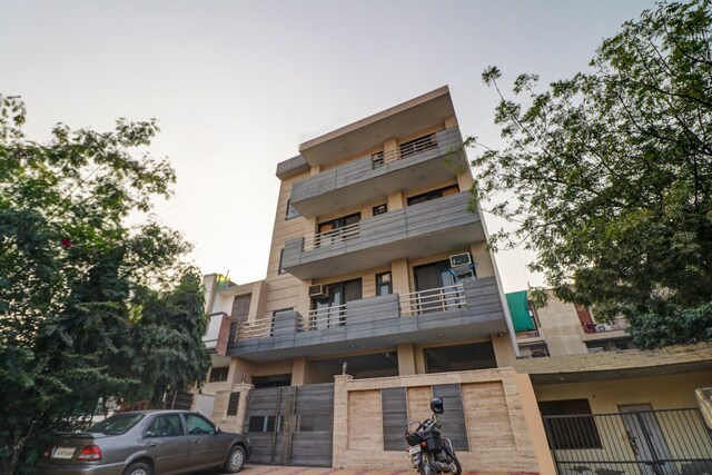 OYO NOD1133 Noida Dreamz