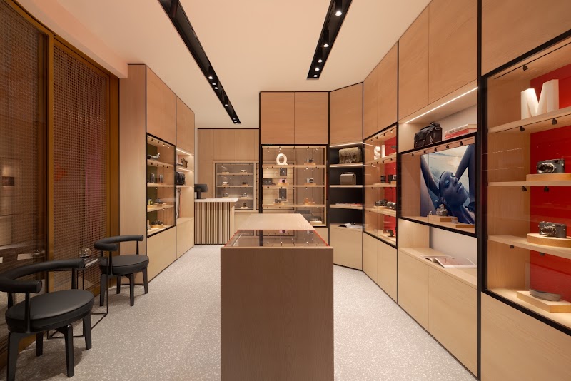 Leica Store ION Orchard - Leica Store ION Orchard 2 Orchard Turn, #03-06 ION Orchard, Singapore 238801