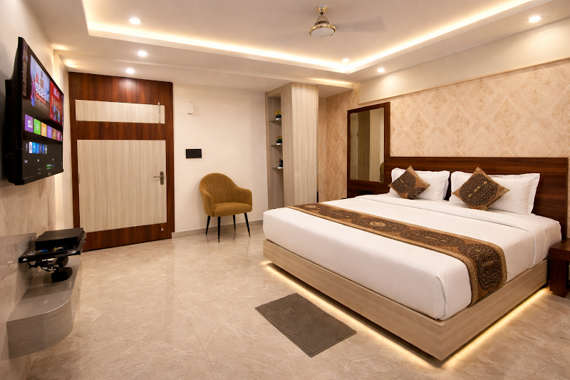 Hotel Manor Ganges - Hotel Manor Ganges DLW Road, Banaras Railway Sta Rd, in front of State Bank Of India, Manduwadih, Varanasi, Uttar Pradesh 221103, India