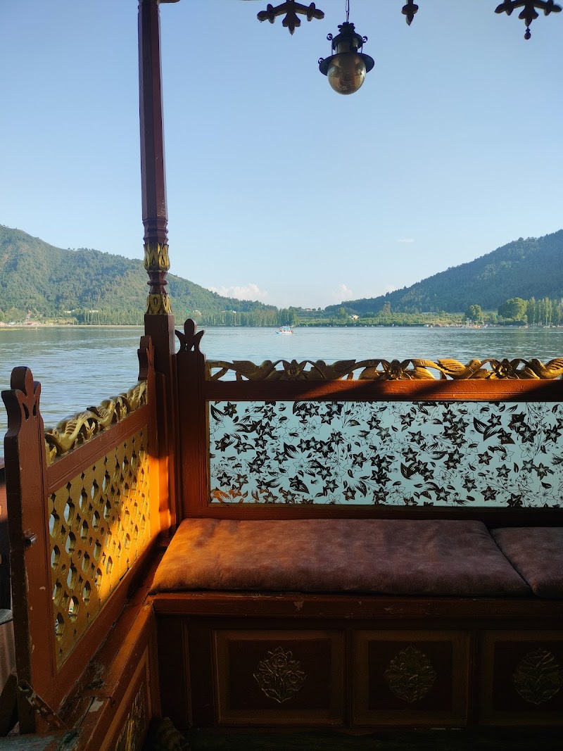 Dawn Group of Houseboats. - Dawn Group of Houseboats., Ghat no.17, Near Mahraja Palace, Karapura, Rainawari, Nehru park, Dal lake Srinagar, Srinagar, 190001