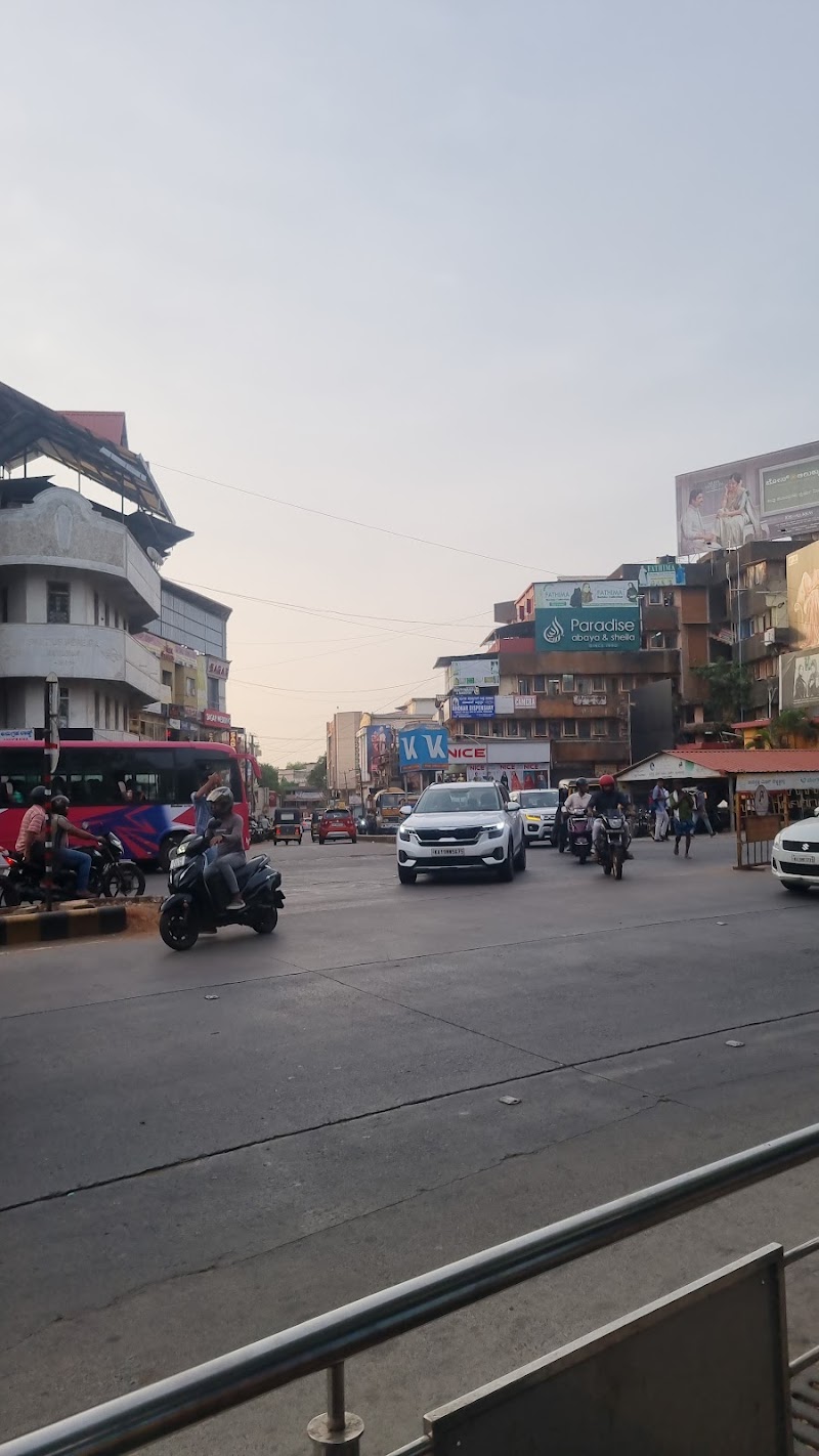 hampankatta - hampankatta, VRCV+V9M, Hampankatta, Mangaluru, Karnataka 575001, India