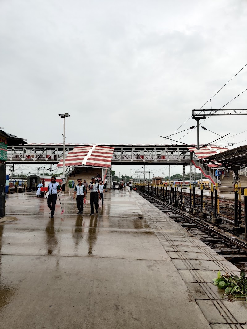 Charbagh Railway Station - Charbagh Railway Station, Rest Camp Colony, Railway Colony, Charbagh, Lucknow, Uttar Pradesh 226004, India