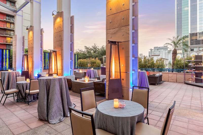Omni Los Angeles Hotel at California Plaza - Omni Los Angeles Hotel at California Plaza 251 S Olive St, Los Angeles, CA 90012, USA