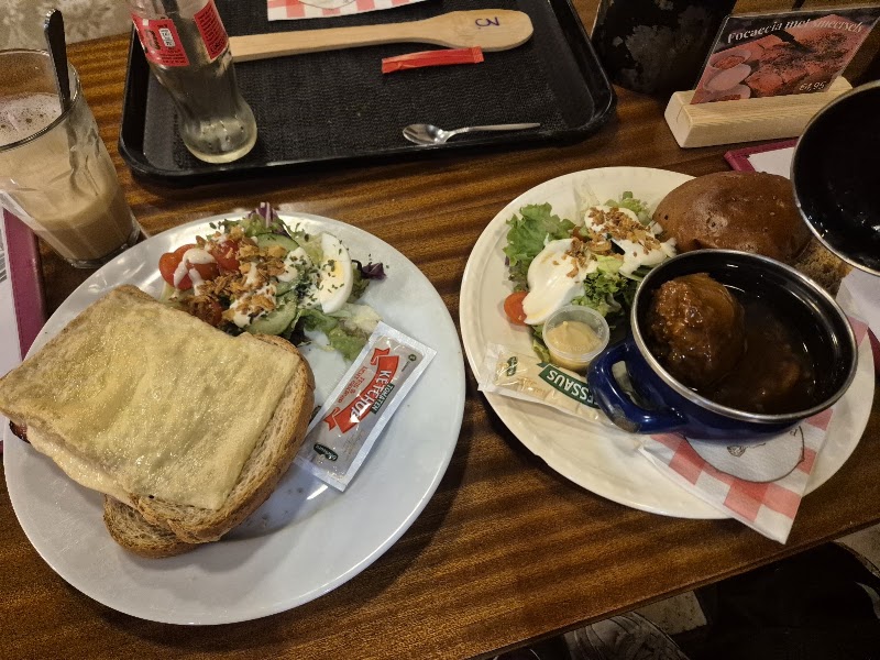 Lunchroom Den Contente Mensch - Lunchroom Den Contente Mensch Botermarkt 15, 5256 AV Heusden, Netherlands