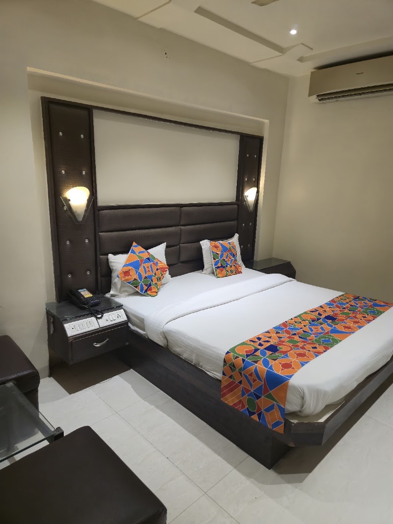 Hotel Santoor - Hotel Santoor 158, near Gita Bhawan Square, Kanchan Bagh, Indore, Madhya Pradesh 452001, India