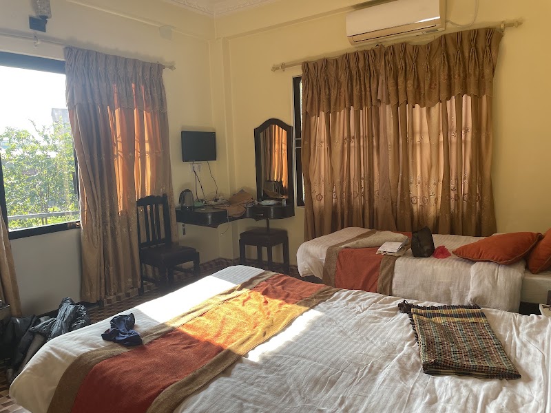 New Annapurna Guest House - New Annapurna Guest House Lakeside Rd, Pokhara 33700, Nepal