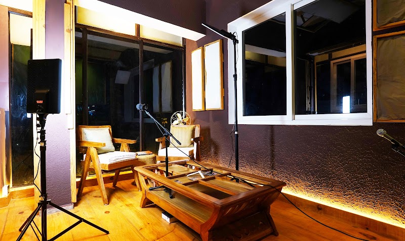 Aavya Creative Wellness Retreats - Aavya Creative Wellness Retreats Balaknath Rd, behind The Ganesha Palace, Upper Tapovan, Tapovan, Rishikesh, Uttarakhand 249192, India