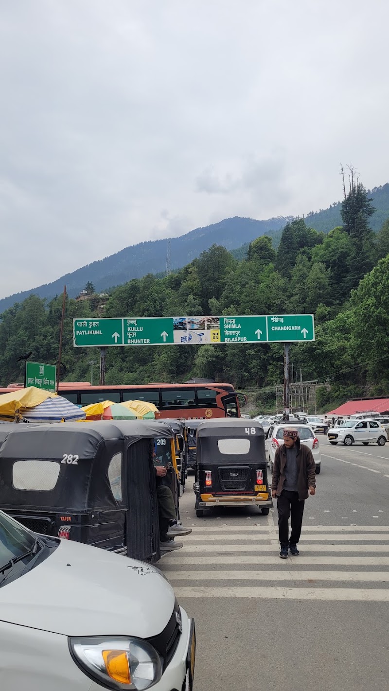 Manali Pvt Bus Stand - Manali Pvt Bus Stand, 65MQ+M74, NH 3, Dhungri Village, Manali, Nasogi, Himachal Pradesh 175131, India