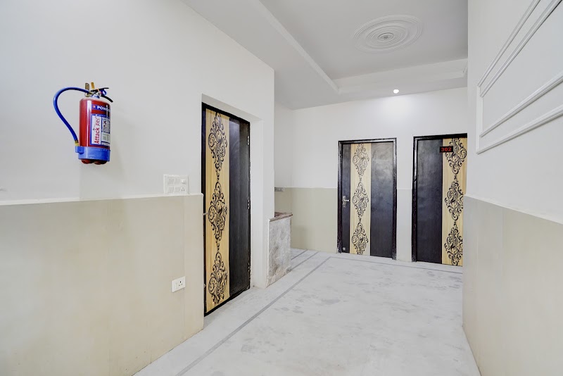 Hotel O by OYO N Nature Green - Hotel O by OYO N Nature Green Plot No-SL, O7, Friends Enclave, Rajput Colony, Natthu Colony, Baraula, Sector 49, Noida, Uttar Pradesh 201307, India