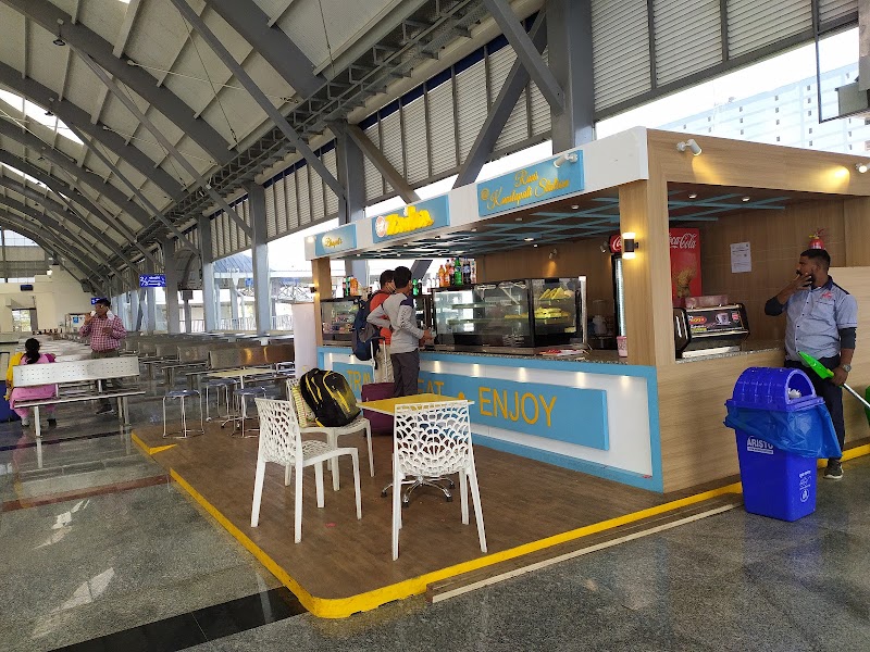 Rani Kamlapati Railway Station - Rani Kamlapati Railway Station Habib Ganj, Bhopal, Madhya Pradesh 462016, India