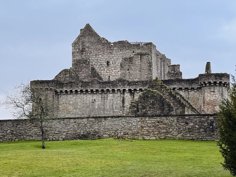 Craigmillar Castle - Craigmillar Castle Rd, Edinburgh EH16 4SY, UK