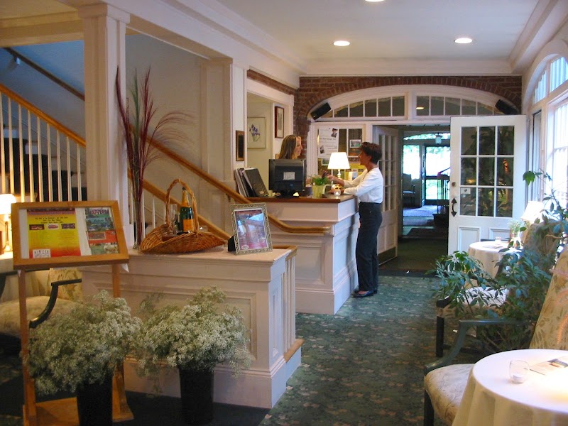 Governor's Inn & Restaurant - Governor's Inn & Restaurant 78 Wakefield St, Rochester, NH 03867, USA