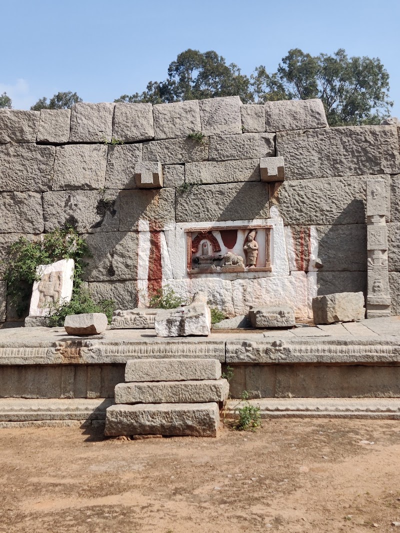 Domed Gateway of Hampi - Domed Gateway of Hampi, 8F5P+Q5H, Daroji-Kamlapura Rd, Kamalapura, Karnataka 583221, India