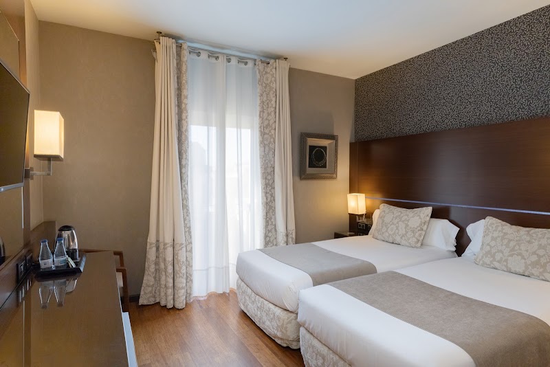 Hotel Colonial Barcelona - Hotel Colonial Barcelona, Via Laietana, 3, Ciutat Vella, 08003 Barcelona, Spain