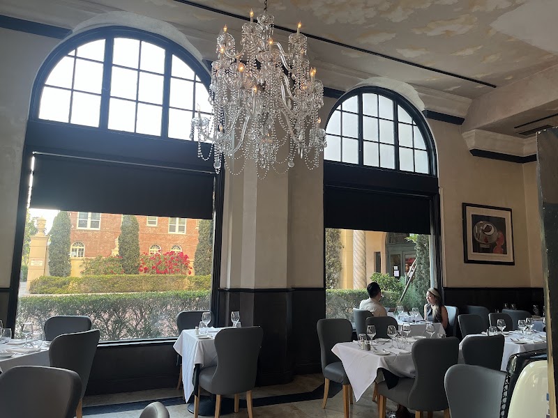 La Traviata Italian Restaurant - La Traviata Italian Restaurant 301 N Cedar Ave, Long Beach, CA 90802, USA