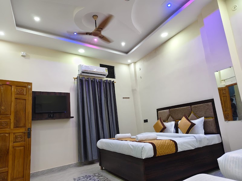 De Classico Hotel - De Classico Hotel, R53X+96R Govind Kripa 3, 4/89, Nirmochan Chauraha Rd, opp. Barai Mandir, Tulsi Nagar, Ayodhya, Uttar Pradesh 224123, India
