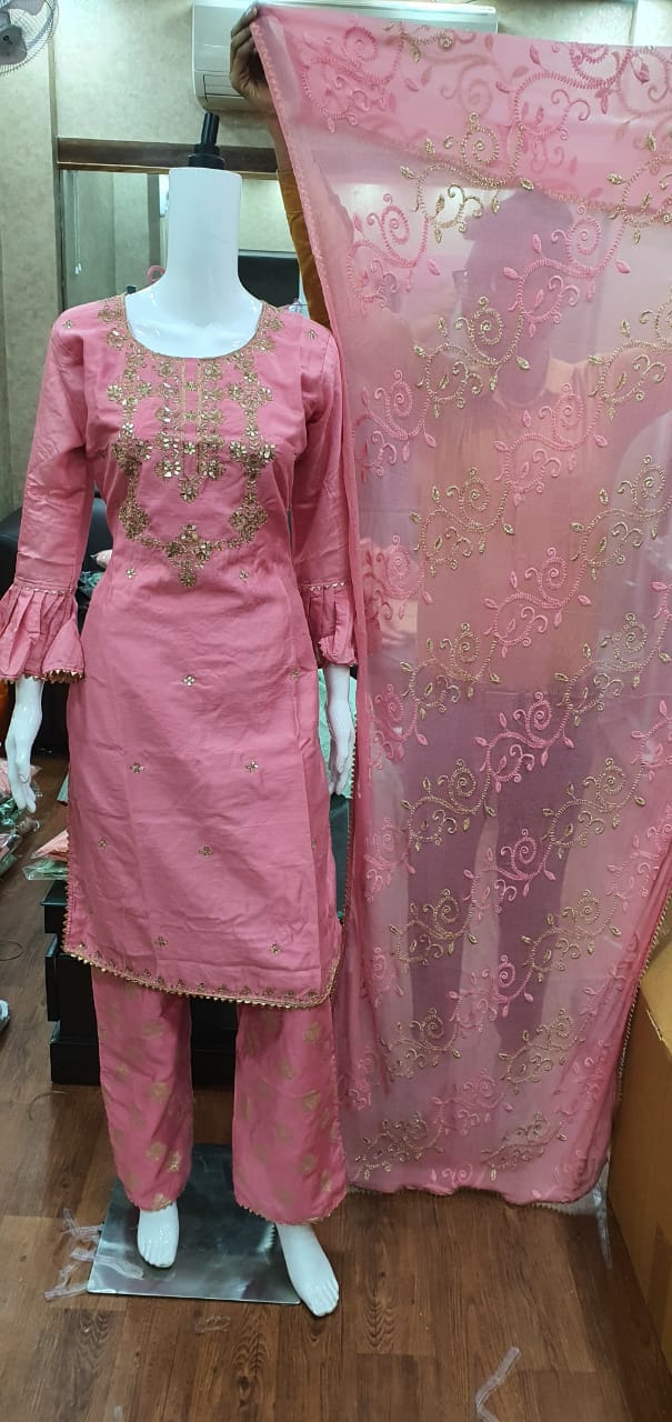 Maharani Saree Emporium - Maharani Saree Emporium MAHARANI TOWER” 1933, Bahara gangaur ka, Vidhyadhar Ka Rasta, Johri Bazar, Chouraha, Sonthali, walon, Jaipur, Rajasthan 302003, India