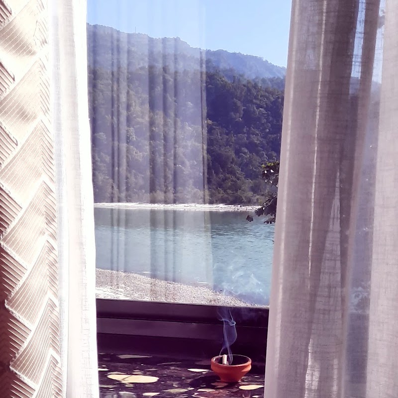 Meeram Ganga - A boutique homestay by the Ganges