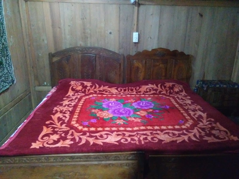Holiday Inn Group of Houseboat - Holiday Inn Group of Houseboat, Ghat No 14, Karapura, Dal Lake, Srinagar, 190001