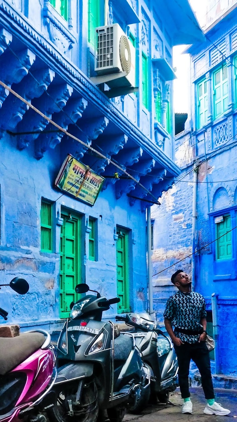 JODHPUR WALKING TOURS - JODHPUR WALKING TOURS Fateh Pol Road, juni mandi , Sodagaran Mohalla, Jodhpur, Rajasthan342001, Fateh Pol Rd, Outside Chandpol Gate, Police Station, Kabir Nagar, Jodhpur, Rajasthan 342024, India