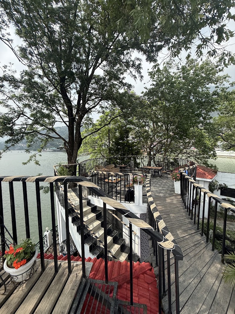 Aquarium Island Cafe - Bhimtal - Aquarium Island Cafe - Bhimtal, Aquarium Island, Bhimtal, Uttarakhand 263136, India