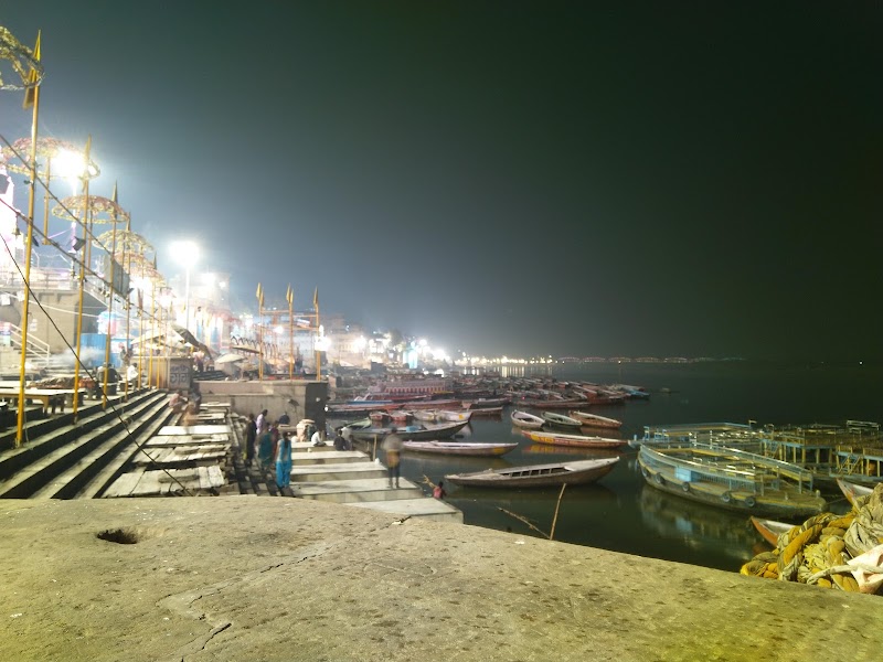 Munshi Ghat, (Varanasi) - Munshi Ghat, (Varanasi) 8245+6V8, Dashashwamedh Ghat Rd, Ghats of Varanasi, Bangali Tola, Varanasi, Uttar Pradesh 221001, India