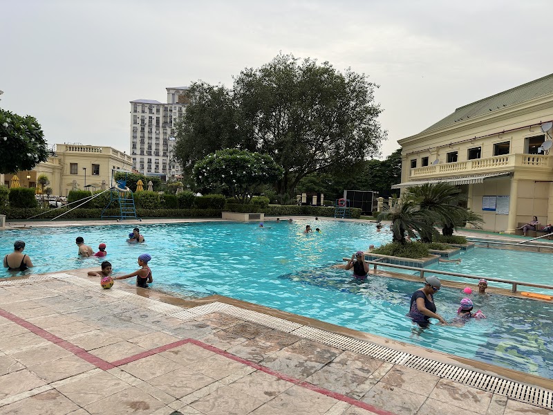 The City Club - The City Club, F38M+Q6M, Galleria Market, DLF Phase IV, Gurugram, Haryana 122009, India