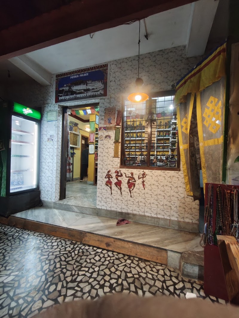 Fusion Bay - Fusion Bay Santacruse Basilica Junction, 1/568, KB Jacob Rd, Fort Nagar, Kunnumupuram, Fort, Kochi, Kerala 682001, India