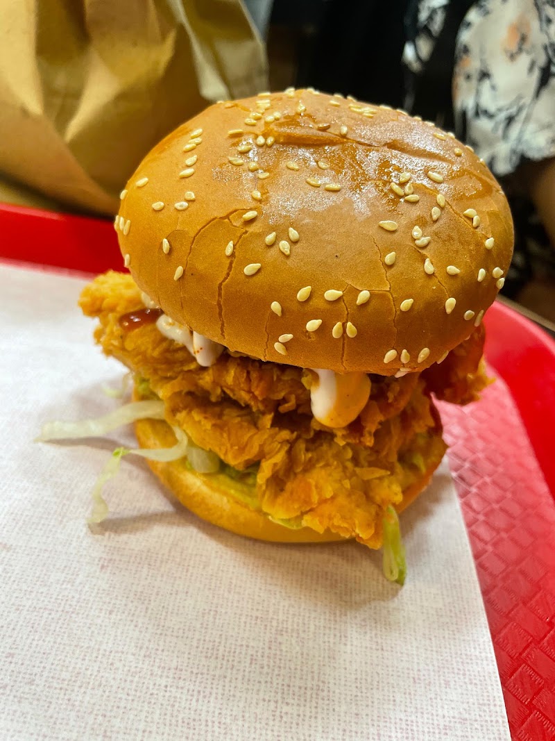 Bombay Burger's - Bombay Burger's Gagangiri Premises, Caffe Coffee Day, 10, Sangeet Samrat Naushad Ali Rd, Union Park, Bandra West, Mumbai, Maharashtra 400052, India