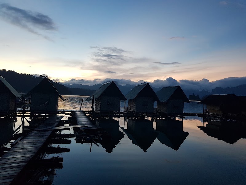 Krai Son Lake House - Krai Son Lake House, 3JH8+GQ4, รัช ช ประภา, Tambon Khao Phang, Amphoe Ban Ta Khun, Chang Wat Surat Thani 84230, Thailand