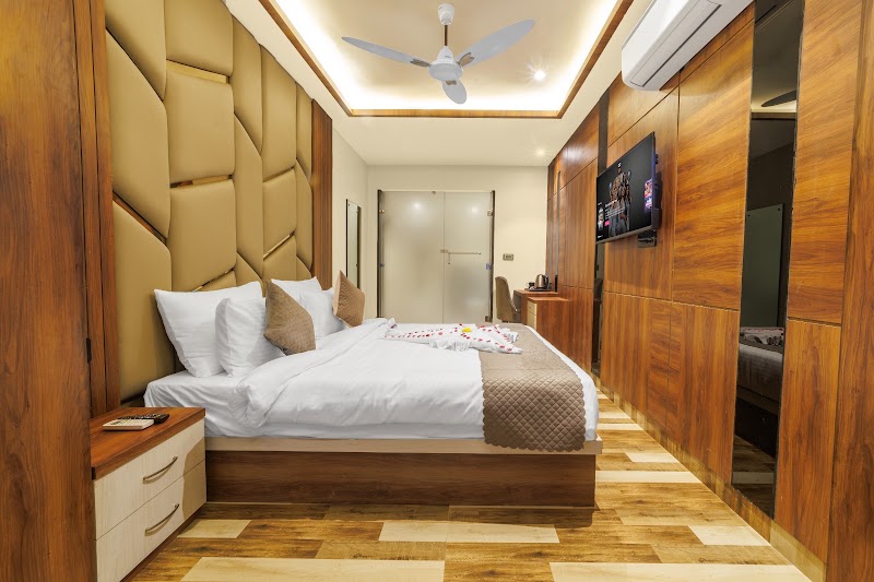 Hotel Golden Peacock | Rooftop Restaurant | Flavour on fusion by HOH - Hotel Golden Peacock | Rooftop Restaurant | Flavour on fusion by HOH Railway Station road, near Agrasen Chowk, Shikhu Pur, Devpura, Haridwar, Uttarakhand 249401, India