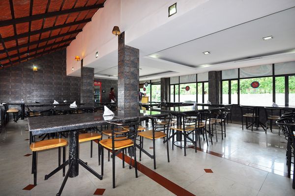 Al Baiq moonjikal Family Restaurant
