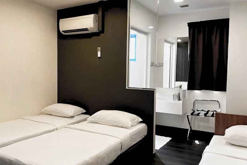 L Hotel @ 51 Desker