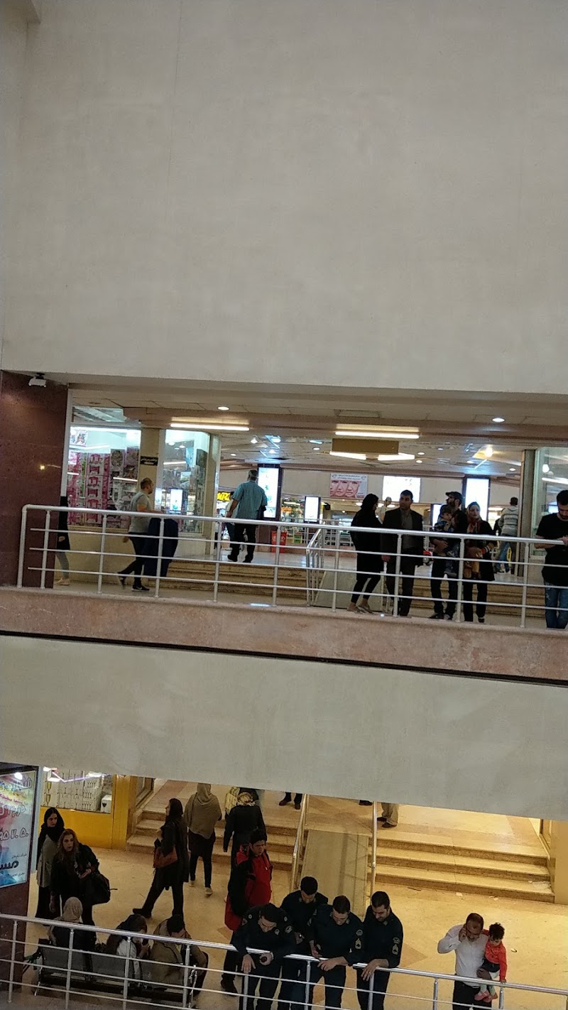 Venous Mall - Venous Mall, Jefrud-e Pain, Gilan Rast استان گیلان، رشت، بزرگراه رشت به انزلی شهید فاتحی سازمان منطقه آزاد انزلی فاز گردشگری و تجارت بلوار، FM3F+R84, Iran