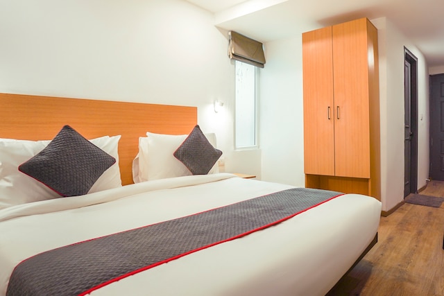 Townhouse by OYO Hotel Royal Adress Nearest Parthala Chowk - Townhouse by OYO Hotel Royal Adress Nearest Parthala Chowk Plot No.104, Garhi Chaukhandi, Sector 121, Noida, Uttar Pradesh 201307, India