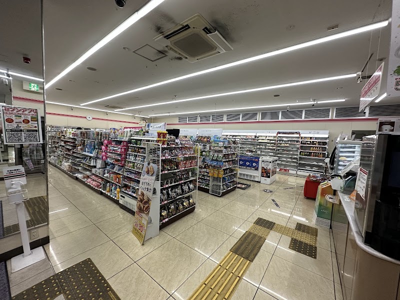7-Eleven Ōsaka Nipponbashi 3-chōme - 7-Eleven Ōsaka Nipponbashi 3-chōme, Hotel Hillarys, 3-chōme-4-10 Nipponbashi, Naniwa Ward, Osaka, 556-0005, Japan