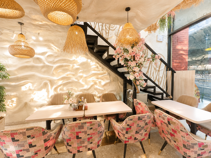 Aamiro Cafe - Aamiro Cafe Ground Floor Shop N- G24, Street, 76 complex, Sector 76, Noida, Uttar Pradesh 201301, India