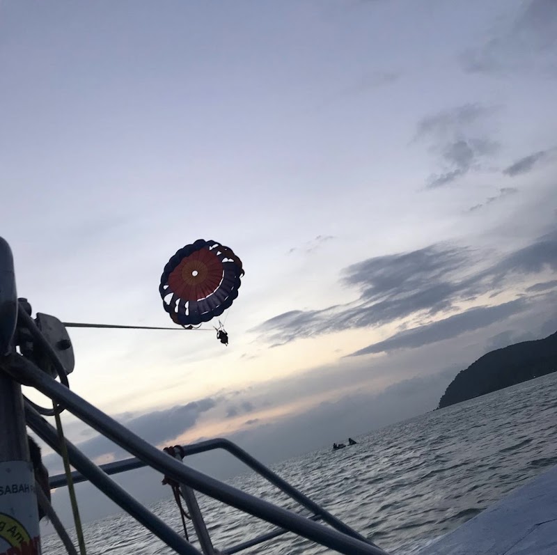 XOXO Watersports - XOXO Watersports, Kiosk No 10, Pantai Cenang Berdekatan Sandy Beach Resort, 07000 Langkawi, Kedah, Malaysia