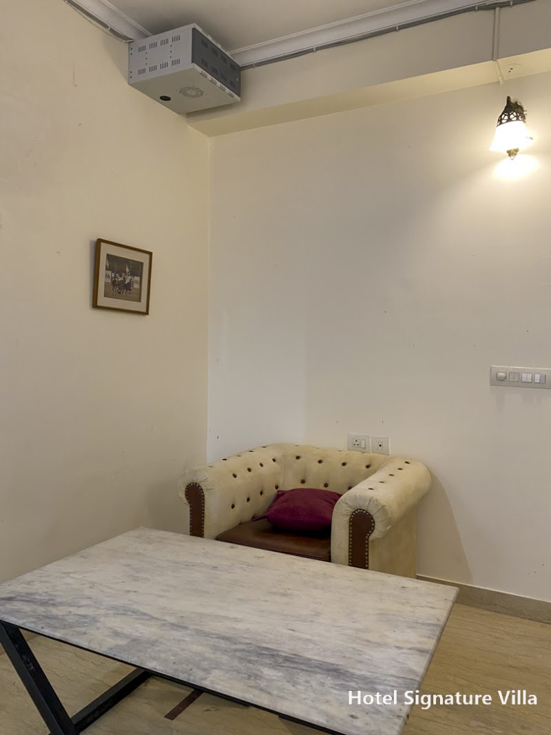 Hotel Signature Villa - Hotel Signature Villa 1st Floor, Alokik The Ranbanaka Royal, Circuit House Rd, near Blue City Mall, Ajit Colony, Jodhpur, Rajasthan 342006, India