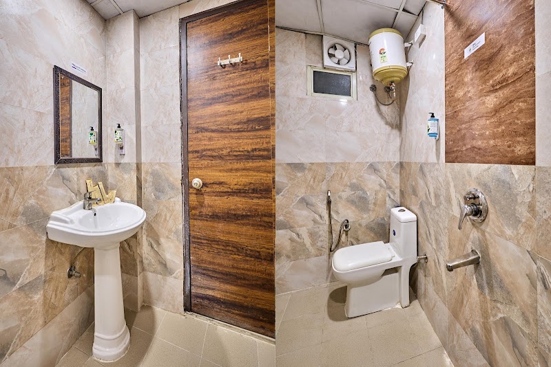 Treebo The Kings Plaza Near Airport - Treebo The Kings Plaza Near Airport A-56, 9, Rd Number 4, near IGI Road, Block B, Mahipalpur Extension, Mahipalpur, New Delhi, Delhi 110037, India