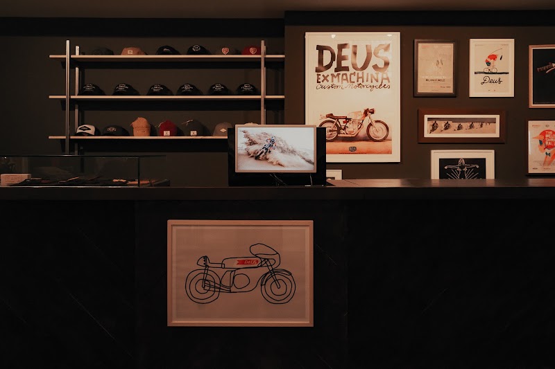 Deus Ex Machina - Valencia Store - Deus Ex Machina - Valencia Store, C/ de Ciril Amorós, 49, L'Eixample, 46004 València, Valencia, Spain