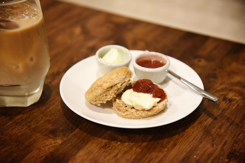 Y'EST WORKS Coffee Bar - Y'EST WORKS Coffee Bar, 732 Sukhumvit Rd, Khwaeng Khlong Tan, Khet Khlong Toei, Krung Thep Maha Nakhon 10110, Thailand